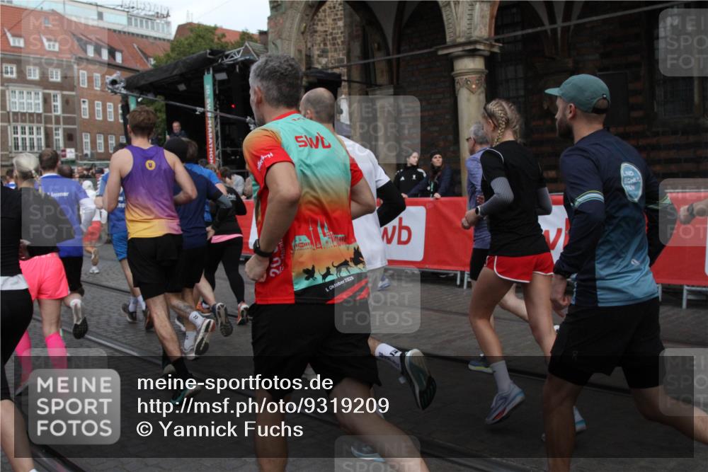 05.10.2025 - 20. swb-Marathon Bremen Yannick Fuchs http://msf.ph/oto/9319209 05.10.2025 11:34:53 Ziel  meine-sportfotos.de