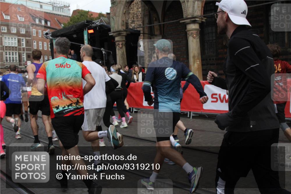 05.10.2025 - 20. swb-Marathon Bremen Yannick Fuchs http://msf.ph/oto/9319210 05.10.2025 11:34:53 Ziel  meine-sportfotos.de