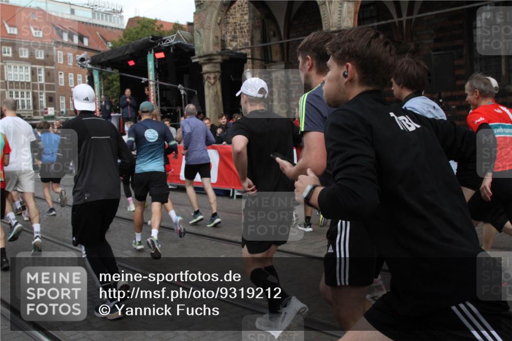 05.10.2025 - 20. swb-Marathon Bremen Yannick Fuchs http://msf.ph/oto/9319212 05.10.2025 11:34:54 Ziel  meine-sportfotos.de