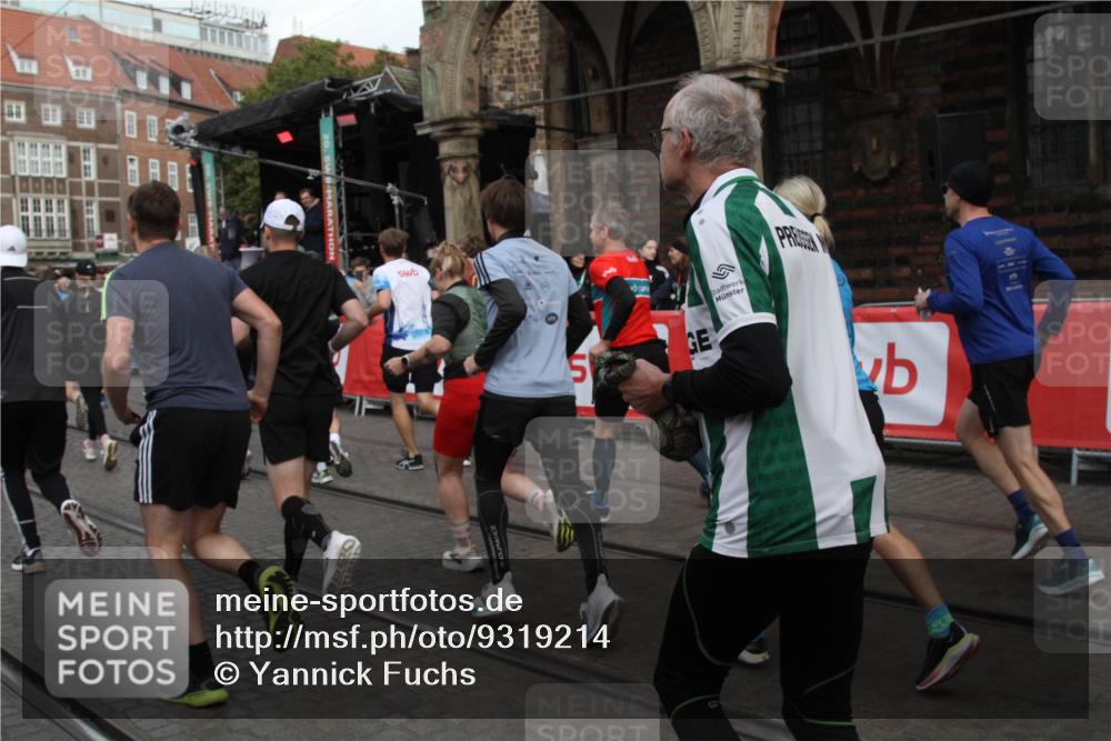 05.10.2025 - 20. swb-Marathon Bremen Yannick Fuchs http://msf.ph/oto/9319214 05.10.2025 11:34:55 Ziel  meine-sportfotos.de