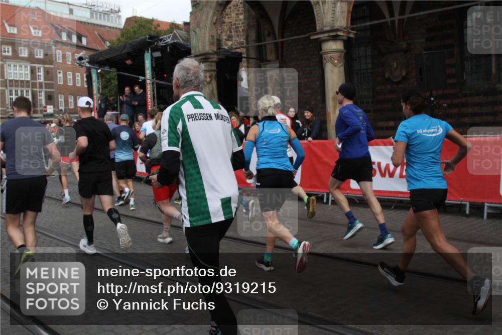 05.10.2025 - 20. swb-Marathon Bremen Yannick Fuchs http://msf.ph/oto/9319215 05.10.2025 11:34:55 Ziel  meine-sportfotos.de