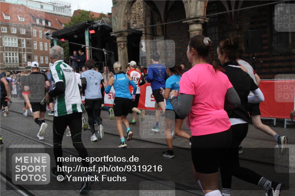 05.10.2025 - 20. swb-Marathon Bremen Yannick Fuchs http://msf.ph/oto/9319216 05.10.2025 11:34:56 Ziel  meine-sportfotos.de