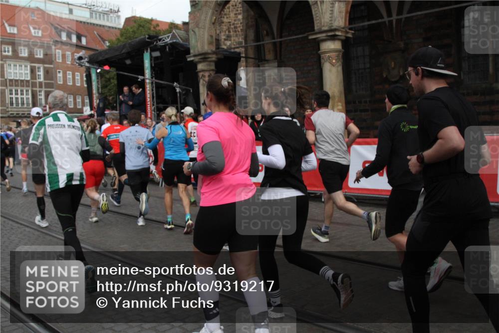 05.10.2025 - 20. swb-Marathon Bremen Yannick Fuchs http://msf.ph/oto/9319217 05.10.2025 11:34:56 Ziel  meine-sportfotos.de
