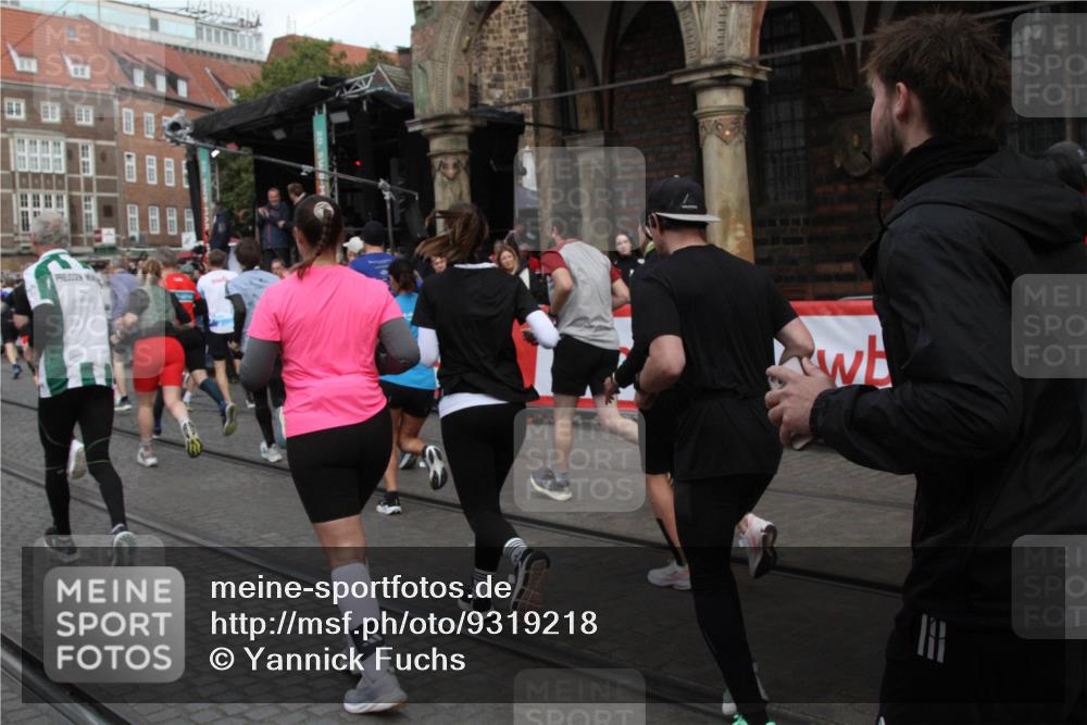 05.10.2025 - 20. swb-Marathon Bremen Yannick Fuchs http://msf.ph/oto/9319218 05.10.2025 11:34:57 Ziel  meine-sportfotos.de