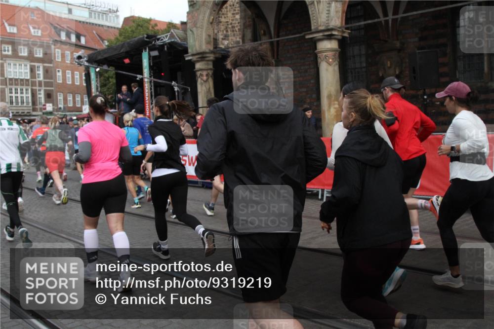 05.10.2025 - 20. swb-Marathon Bremen Yannick Fuchs http://msf.ph/oto/9319219 05.10.2025 11:34:57 Ziel  meine-sportfotos.de