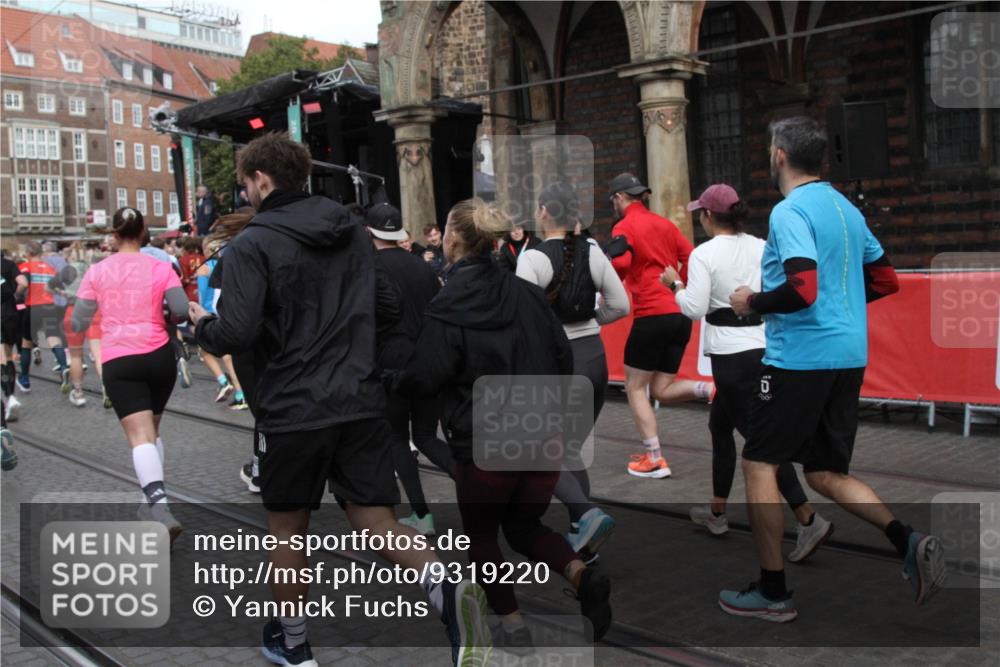05.10.2025 - 20. swb-Marathon Bremen Yannick Fuchs http://msf.ph/oto/9319220 05.10.2025 11:34:57 Ziel  meine-sportfotos.de
