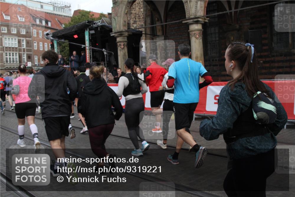 05.10.2025 - 20. swb-Marathon Bremen Yannick Fuchs http://msf.ph/oto/9319221 05.10.2025 11:34:58 Ziel  meine-sportfotos.de