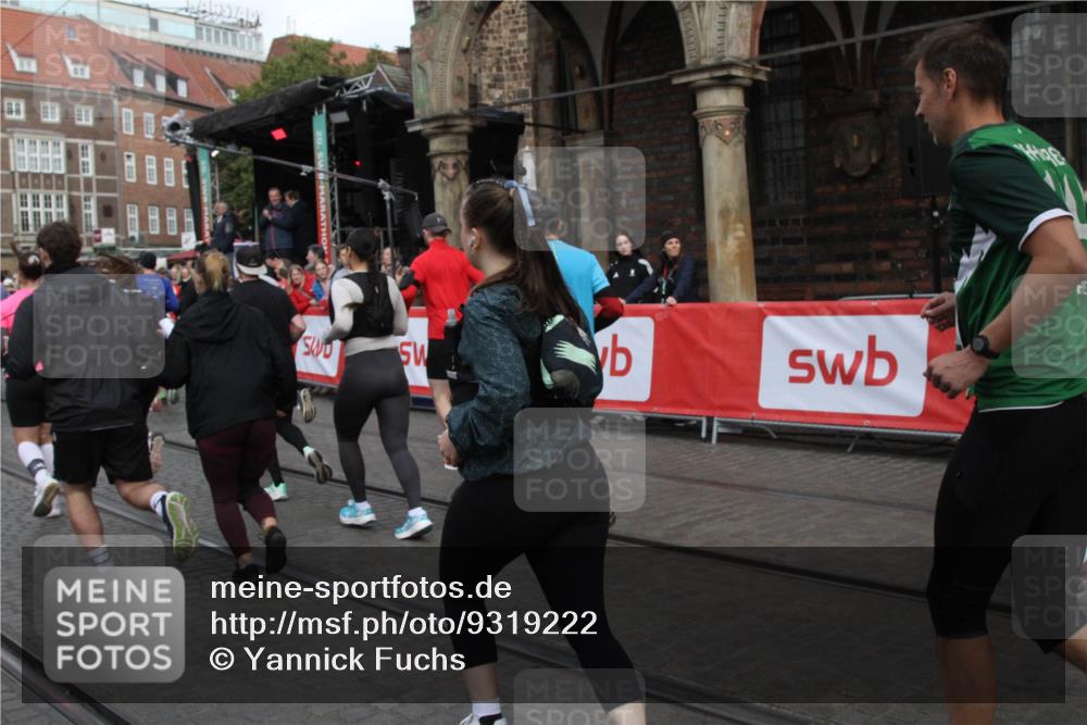 05.10.2025 - 20. swb-Marathon Bremen Yannick Fuchs http://msf.ph/oto/9319222 05.10.2025 11:34:58 Ziel  meine-sportfotos.de