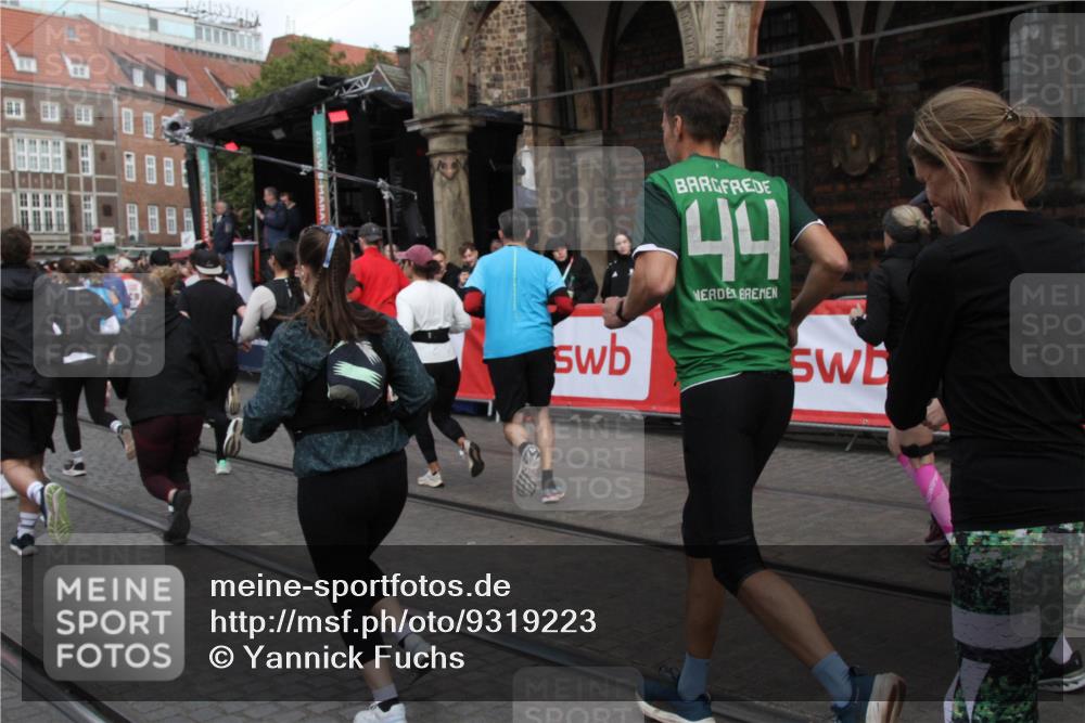 05.10.2025 - 20. swb-Marathon Bremen Yannick Fuchs http://msf.ph/oto/9319223 05.10.2025 11:34:58 Ziel  meine-sportfotos.de