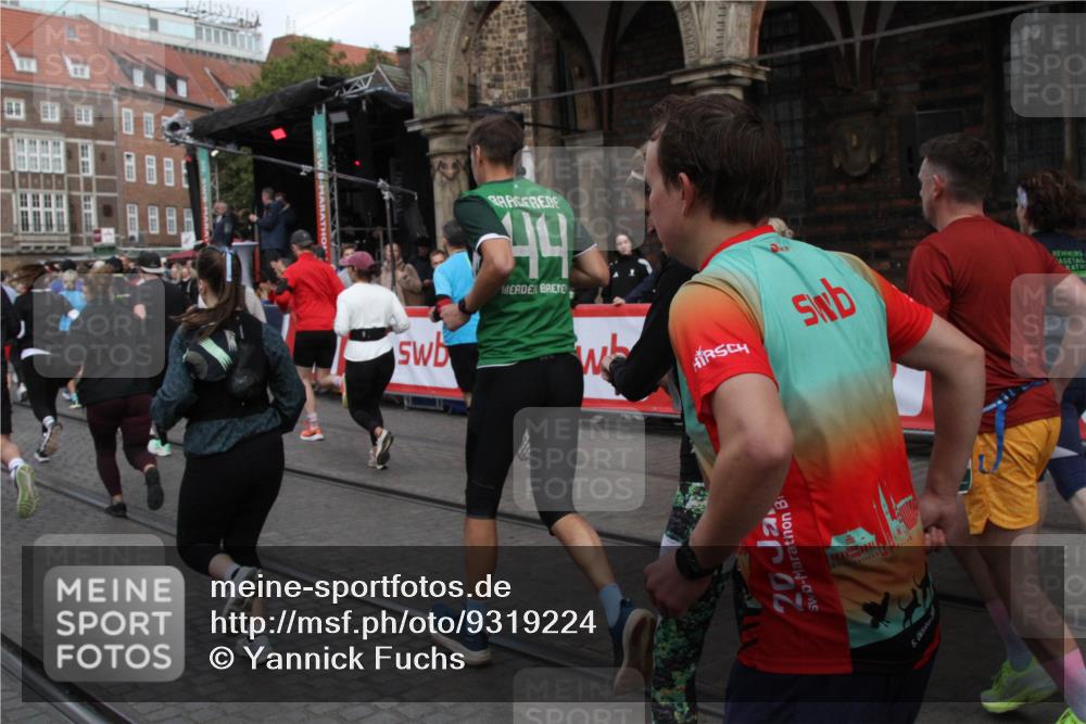 05.10.2025 - 20. swb-Marathon Bremen Yannick Fuchs http://msf.ph/oto/9319224 05.10.2025 11:34:59 Ziel  meine-sportfotos.de