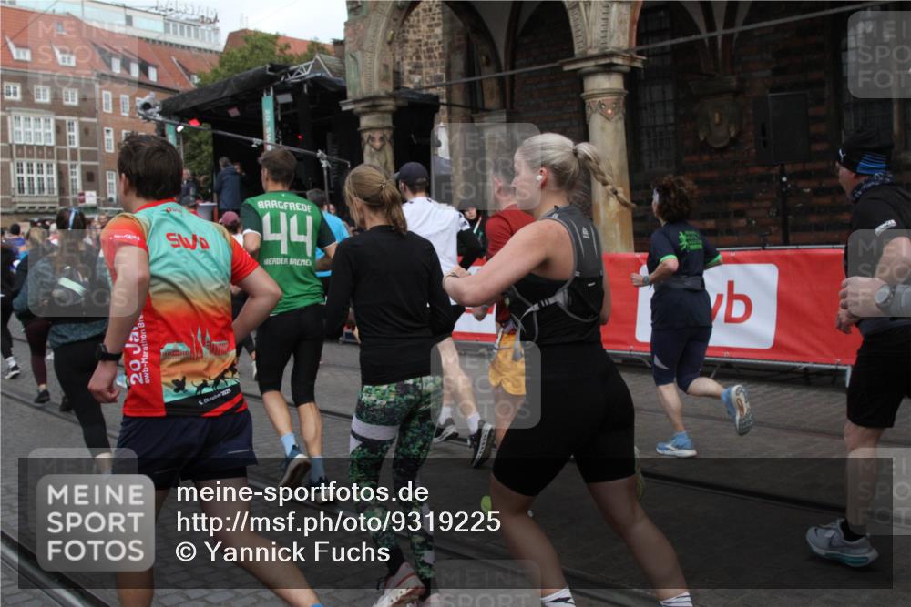 05.10.2025 - 20. swb-Marathon Bremen Yannick Fuchs http://msf.ph/oto/9319225 05.10.2025 11:34:59 Ziel  meine-sportfotos.de