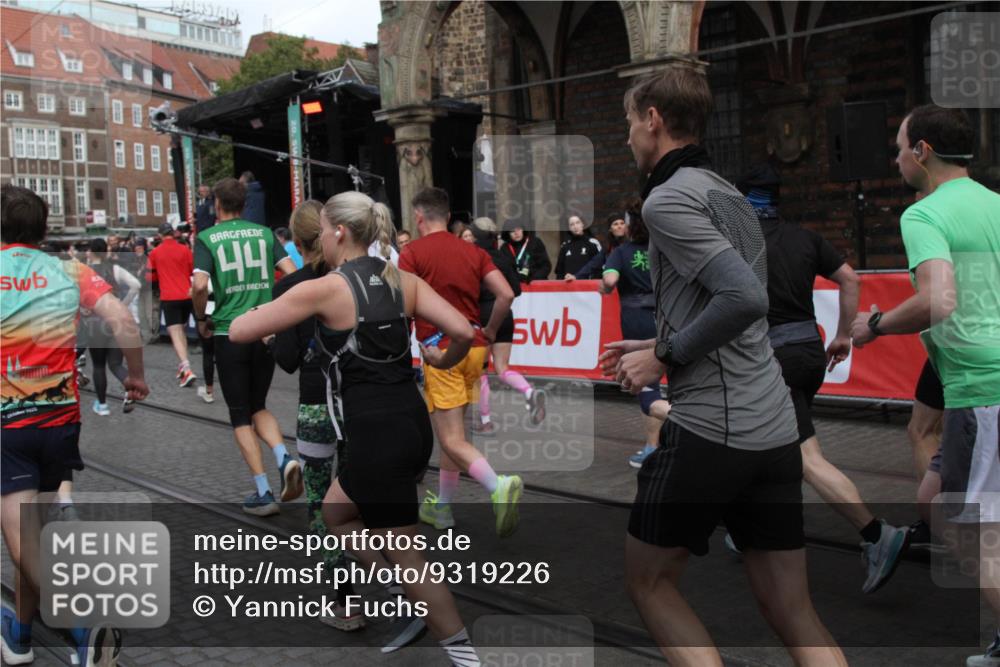 05.10.2025 - 20. swb-Marathon Bremen Yannick Fuchs http://msf.ph/oto/9319226 05.10.2025 11:35:00 Ziel  meine-sportfotos.de