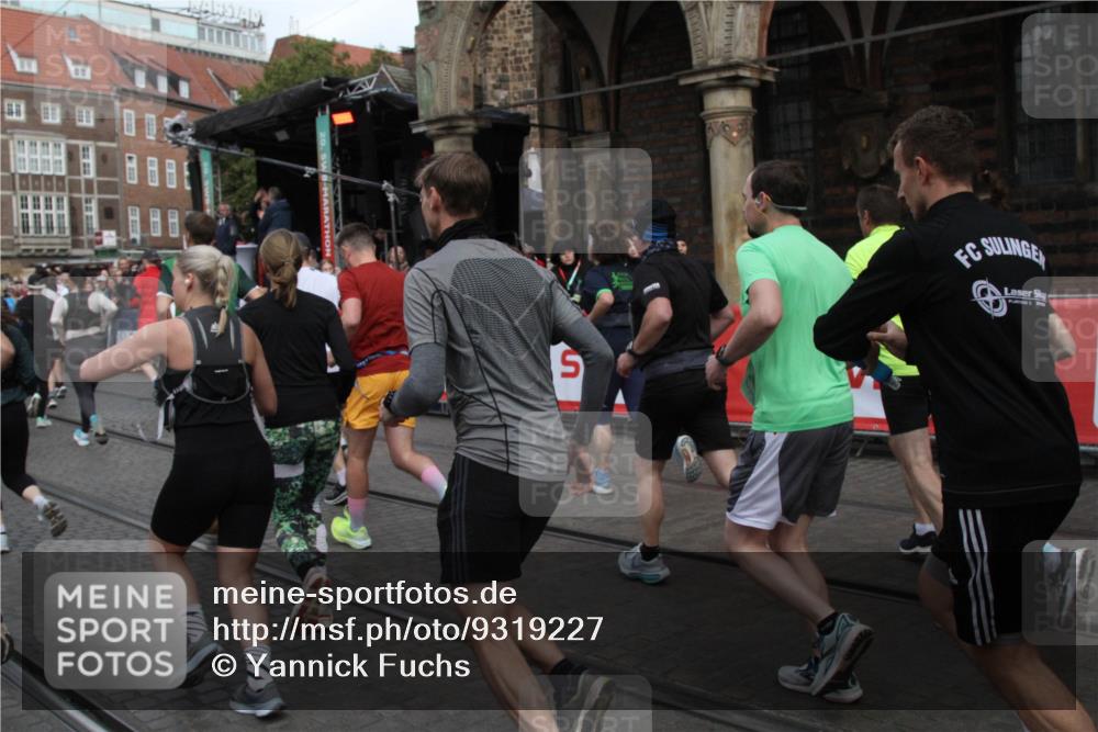05.10.2025 - 20. swb-Marathon Bremen Yannick Fuchs http://msf.ph/oto/9319227 05.10.2025 11:35:00 Ziel  meine-sportfotos.de
