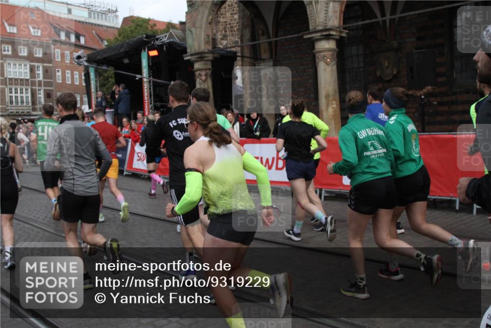 05.10.2025 - 20. swb-Marathon Bremen Yannick Fuchs http://msf.ph/oto/9319229 05.10.2025 11:35:01 Ziel  meine-sportfotos.de