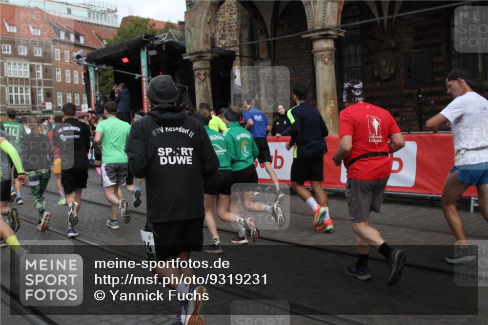 05.10.2025 - 20. swb-Marathon Bremen Yannick Fuchs http://msf.ph/oto/9319231 05.10.2025 11:35:01 Ziel  meine-sportfotos.de