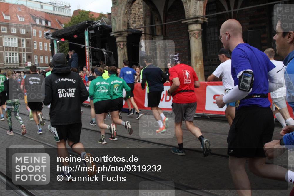 05.10.2025 - 20. swb-Marathon Bremen Yannick Fuchs http://msf.ph/oto/9319232 05.10.2025 11:35:02 Ziel  meine-sportfotos.de