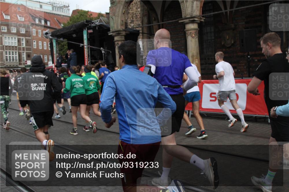 05.10.2025 - 20. swb-Marathon Bremen Yannick Fuchs http://msf.ph/oto/9319233 05.10.2025 11:35:02 Ziel  meine-sportfotos.de