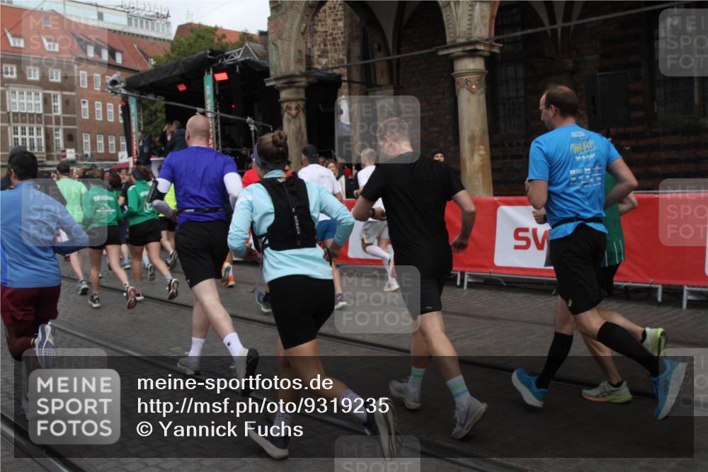 05.10.2025 - 20. swb-Marathon Bremen Yannick Fuchs http://msf.ph/oto/9319235 05.10.2025 11:35:03 Ziel  meine-sportfotos.de