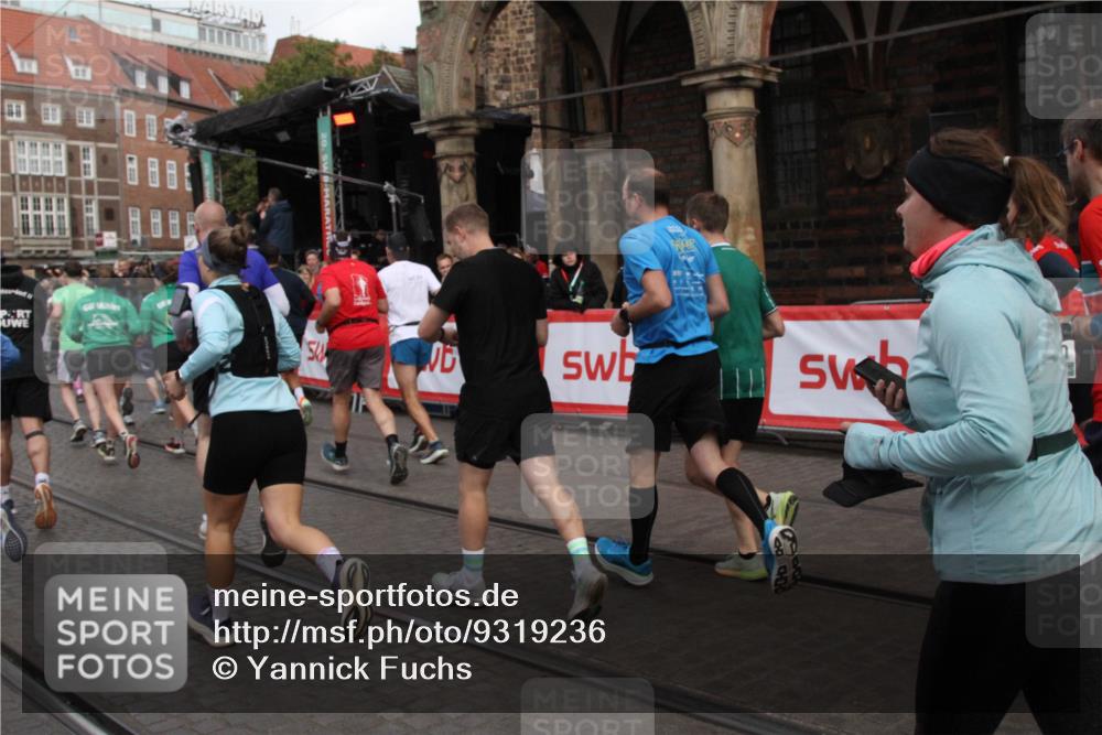 05.10.2025 - 20. swb-Marathon Bremen Yannick Fuchs http://msf.ph/oto/9319236 05.10.2025 11:35:03 Ziel  meine-sportfotos.de