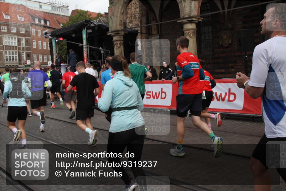 05.10.2025 - 20. swb-Marathon Bremen Yannick Fuchs http://msf.ph/oto/9319237 05.10.2025 11:35:04 Ziel  meine-sportfotos.de