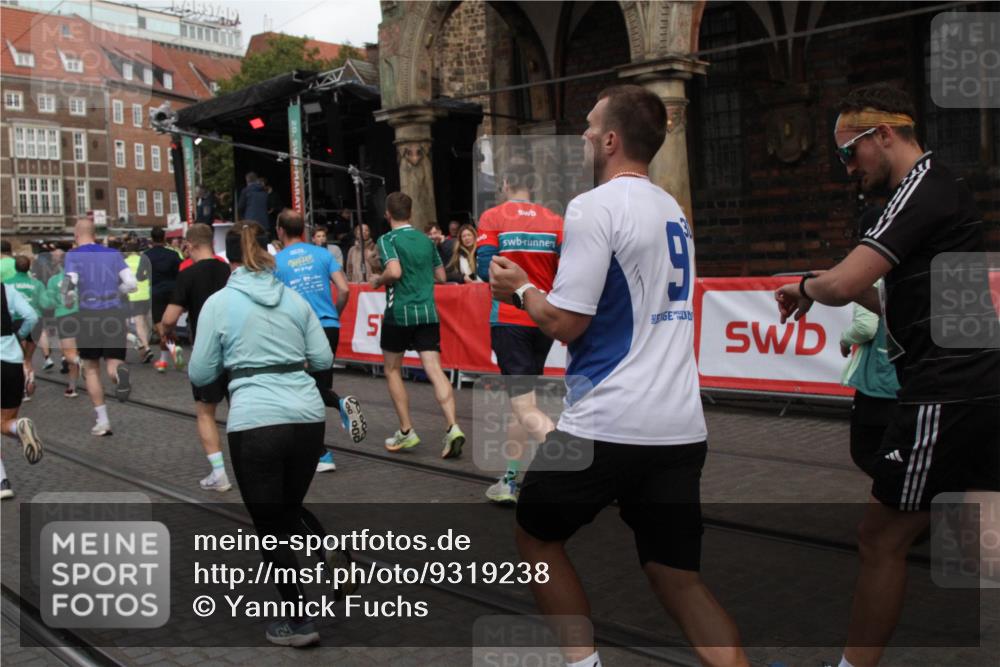 05.10.2025 - 20. swb-Marathon Bremen Yannick Fuchs http://msf.ph/oto/9319238 05.10.2025 11:35:04 Ziel  meine-sportfotos.de