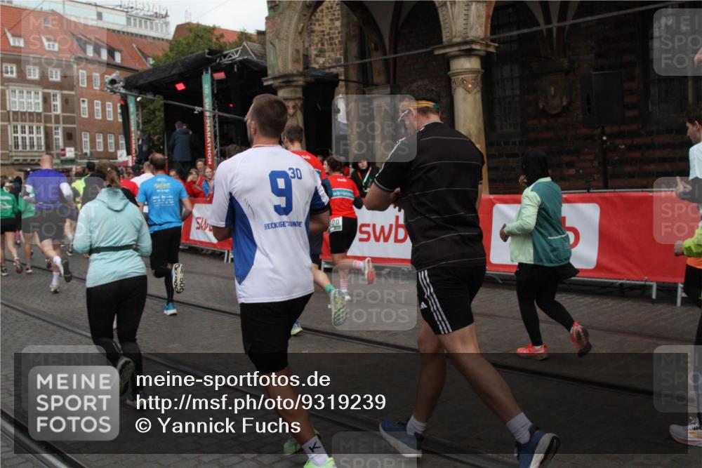 05.10.2025 - 20. swb-Marathon Bremen Yannick Fuchs http://msf.ph/oto/9319239 05.10.2025 11:35:04 Ziel  meine-sportfotos.de