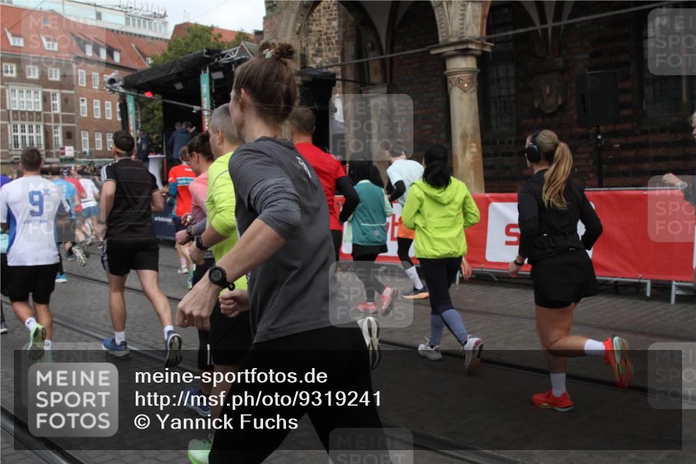 05.10.2025 - 20. swb-Marathon Bremen Yannick Fuchs http://msf.ph/oto/9319241 05.10.2025 11:35:05 Ziel  meine-sportfotos.de