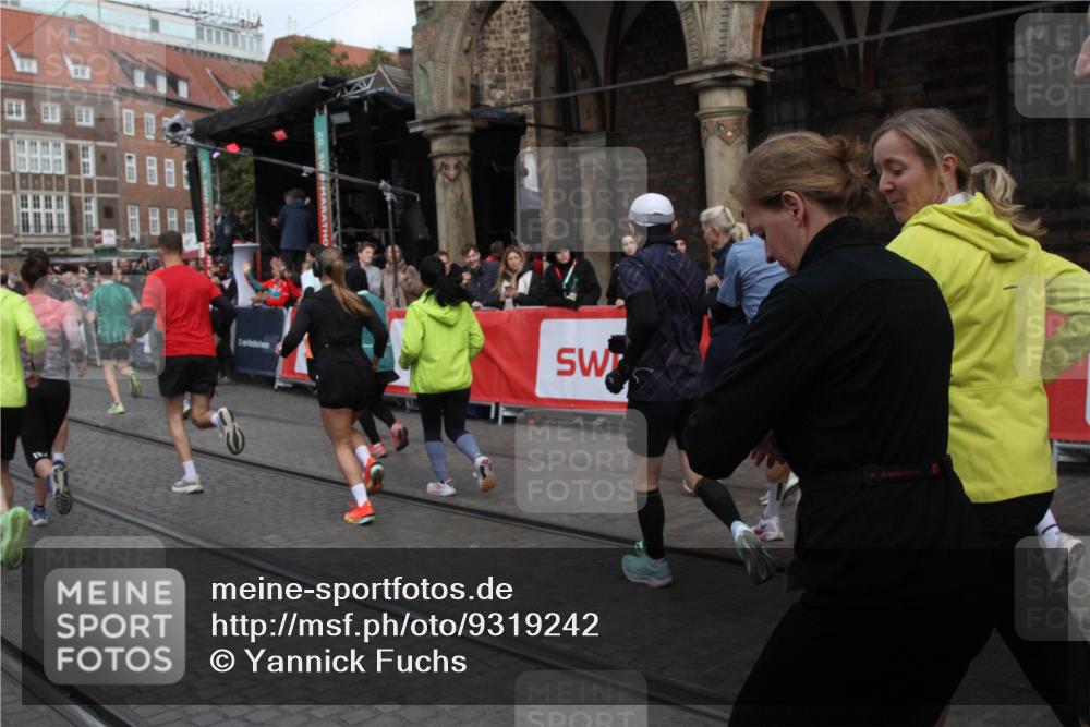 05.10.2025 - 20. swb-Marathon Bremen Yannick Fuchs http://msf.ph/oto/9319242 05.10.2025 11:35:07 Ziel  meine-sportfotos.de