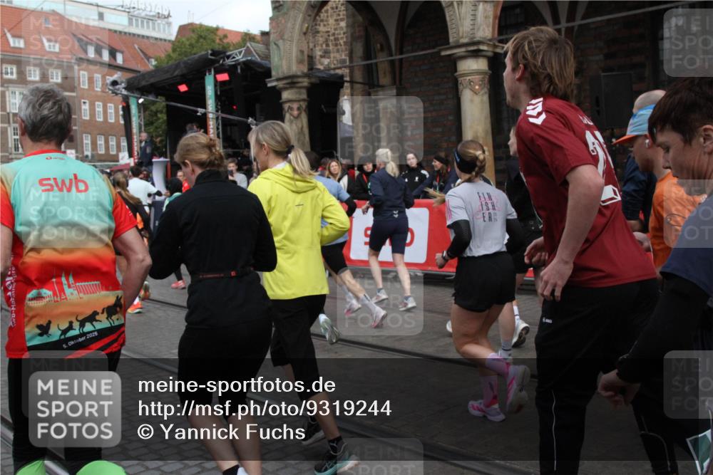 05.10.2025 - 20. swb-Marathon Bremen Yannick Fuchs http://msf.ph/oto/9319244 05.10.2025 11:35:07 Ziel  meine-sportfotos.de