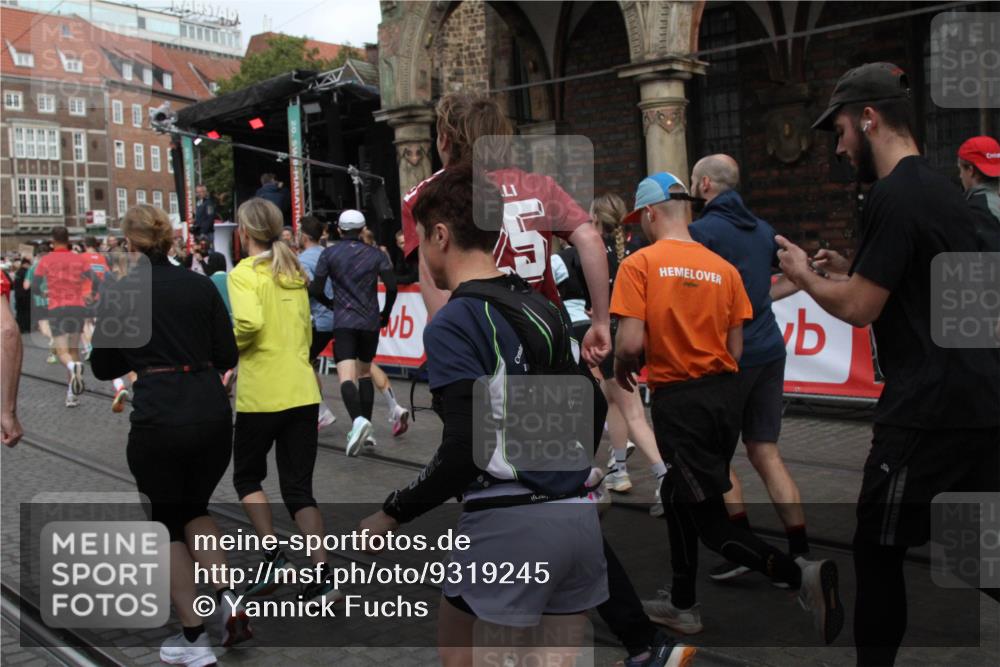 05.10.2025 - 20. swb-Marathon Bremen Yannick Fuchs http://msf.ph/oto/9319245 05.10.2025 11:35:08 Ziel  meine-sportfotos.de