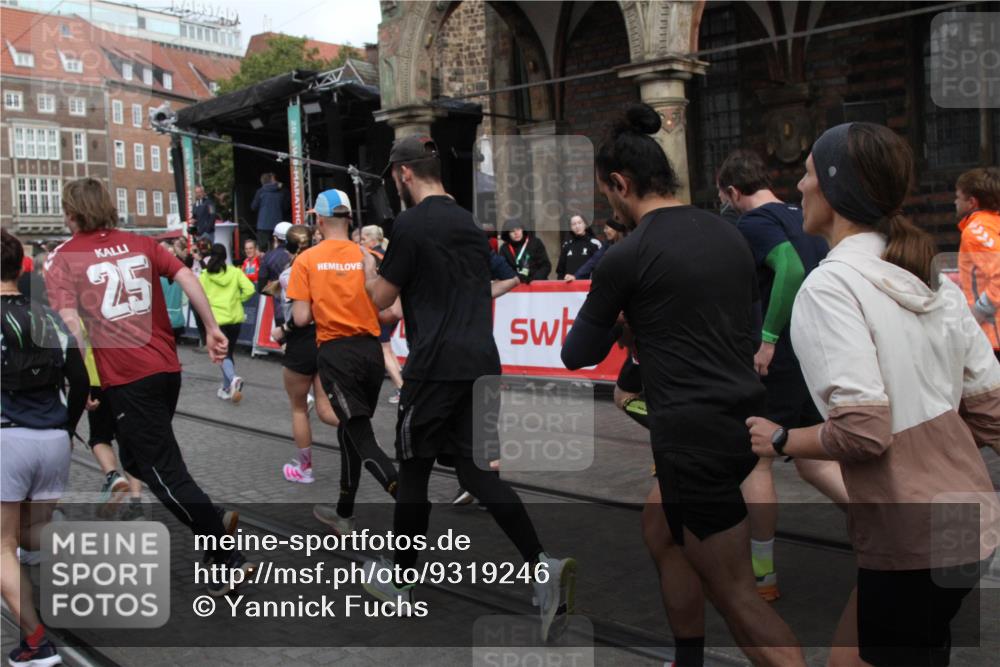 05.10.2025 - 20. swb-Marathon Bremen Yannick Fuchs http://msf.ph/oto/9319246 05.10.2025 11:35:08 Ziel  meine-sportfotos.de