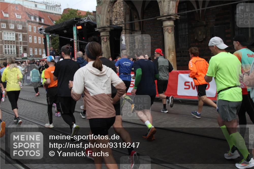 05.10.2025 - 20. swb-Marathon Bremen Yannick Fuchs http://msf.ph/oto/9319247 05.10.2025 11:35:09 Ziel  meine-sportfotos.de