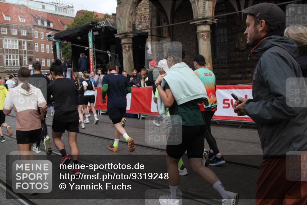 05.10.2025 - 20. swb-Marathon Bremen Yannick Fuchs http://msf.ph/oto/9319248 05.10.2025 11:35:09 Ziel  meine-sportfotos.de