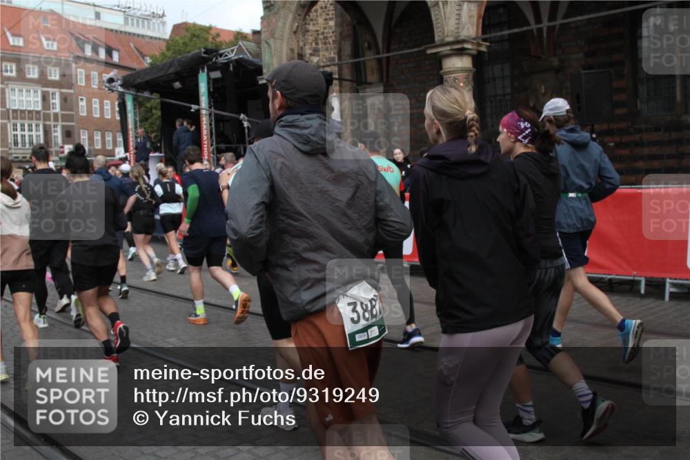 05.10.2025 - 20. swb-Marathon Bremen Yannick Fuchs http://msf.ph/oto/9319249 05.10.2025 11:35:10 Ziel  meine-sportfotos.de