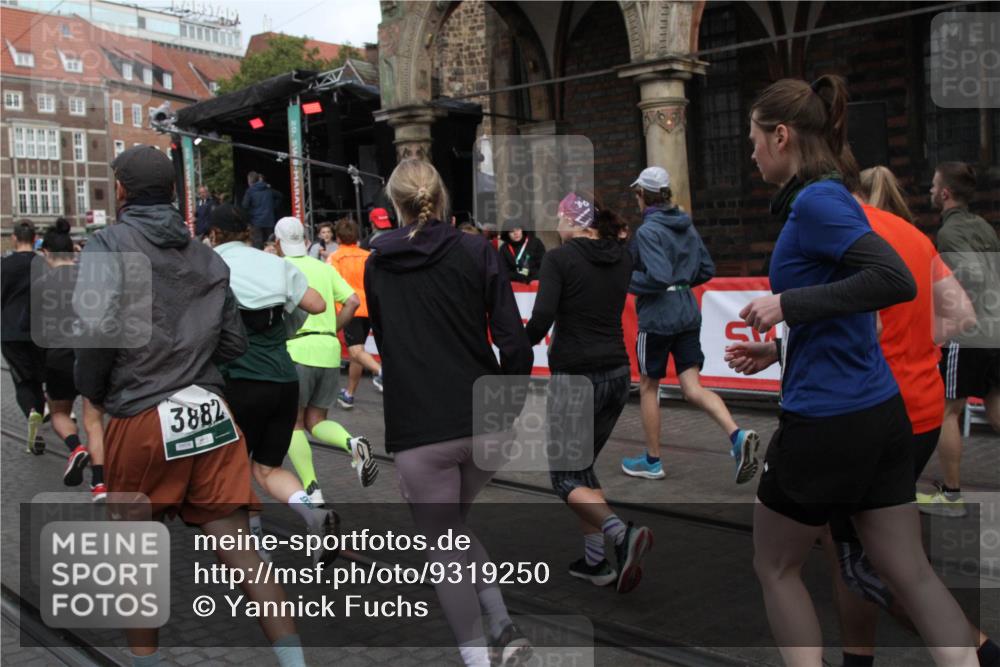 05.10.2025 - 20. swb-Marathon Bremen Yannick Fuchs http://msf.ph/oto/9319250 05.10.2025 11:35:10 Ziel  meine-sportfotos.de