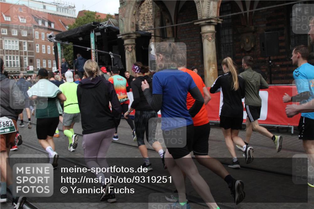 05.10.2025 - 20. swb-Marathon Bremen Yannick Fuchs http://msf.ph/oto/9319251 05.10.2025 11:35:11 Ziel  meine-sportfotos.de