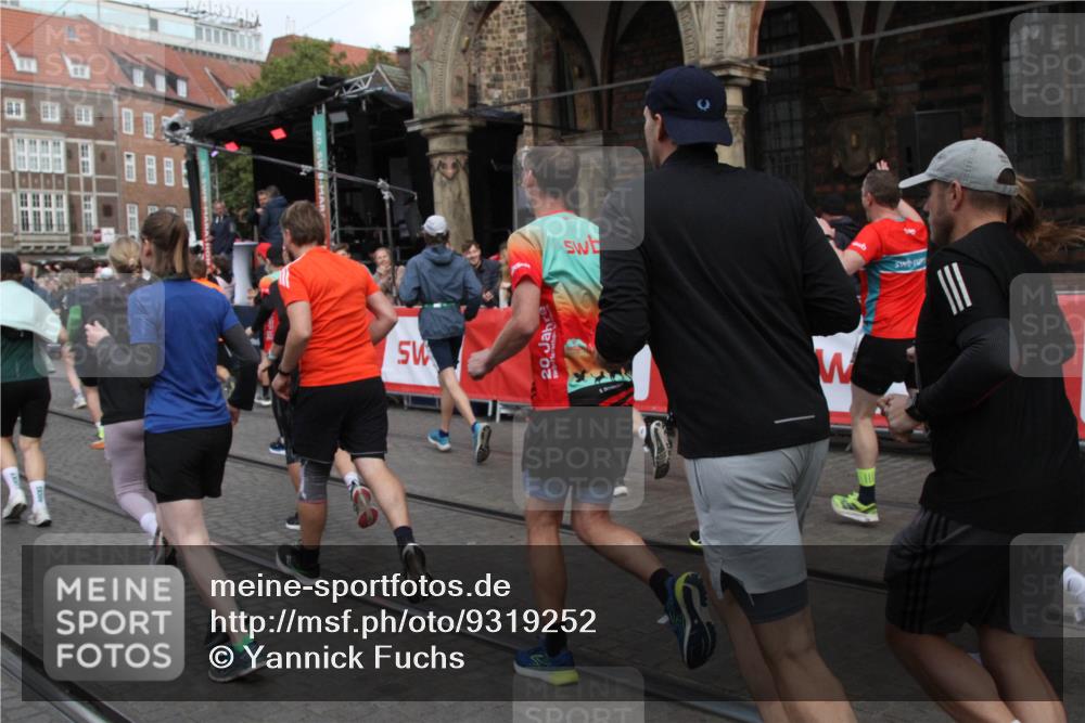 05.10.2025 - 20. swb-Marathon Bremen Yannick Fuchs http://msf.ph/oto/9319252 05.10.2025 11:35:11 Ziel  meine-sportfotos.de