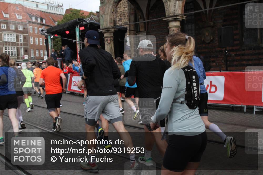 05.10.2025 - 20. swb-Marathon Bremen Yannick Fuchs http://msf.ph/oto/9319253 05.10.2025 11:35:12 Ziel  meine-sportfotos.de