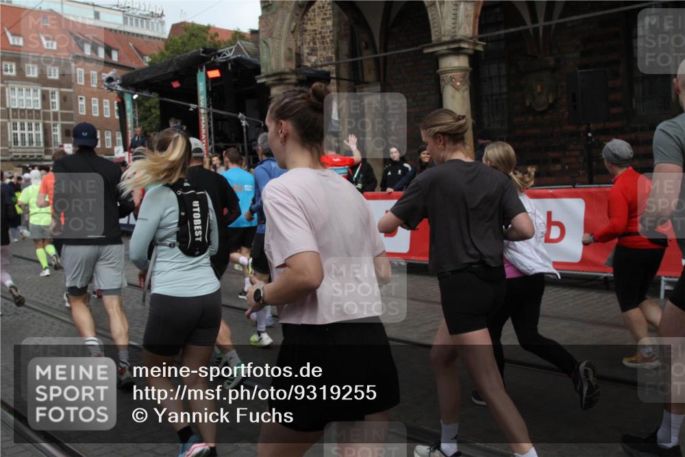 05.10.2025 - 20. swb-Marathon Bremen Yannick Fuchs http://msf.ph/oto/9319255 05.10.2025 11:35:12 Ziel  meine-sportfotos.de