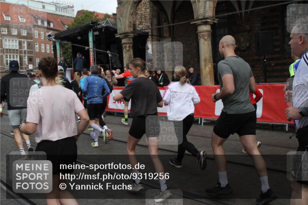 05.10.2025 - 20. swb-Marathon Bremen Yannick Fuchs http://msf.ph/oto/9319256 05.10.2025 11:35:13 Ziel  meine-sportfotos.de