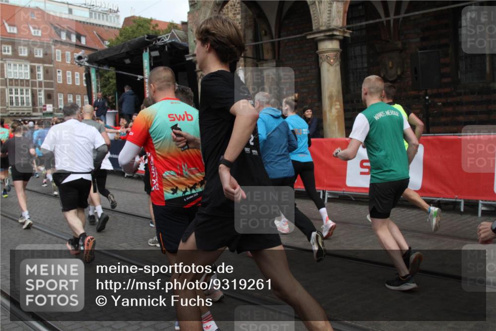 05.10.2025 - 20. swb-Marathon Bremen Yannick Fuchs http://msf.ph/oto/9319261 05.10.2025 11:35:15 Ziel  meine-sportfotos.de