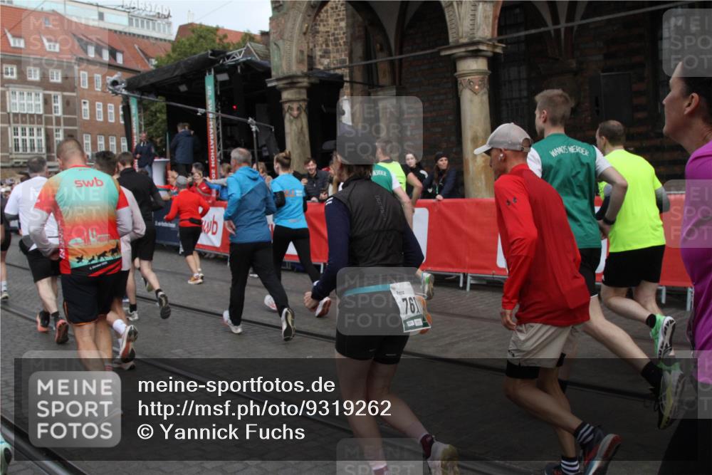 05.10.2025 - 20. swb-Marathon Bremen Yannick Fuchs http://msf.ph/oto/9319262 05.10.2025 11:35:15 Ziel  meine-sportfotos.de