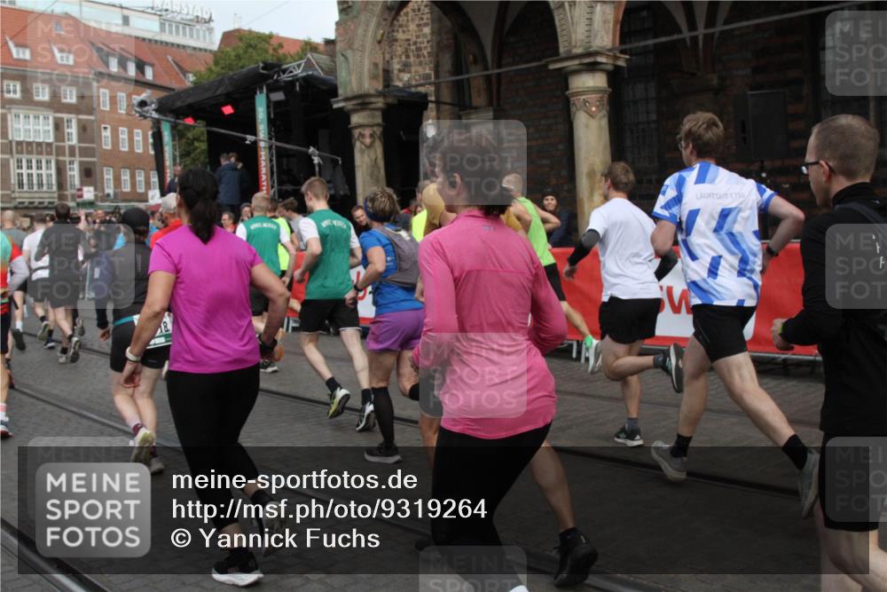 05.10.2025 - 20. swb-Marathon Bremen Yannick Fuchs http://msf.ph/oto/9319264 05.10.2025 11:35:16 Ziel  meine-sportfotos.de