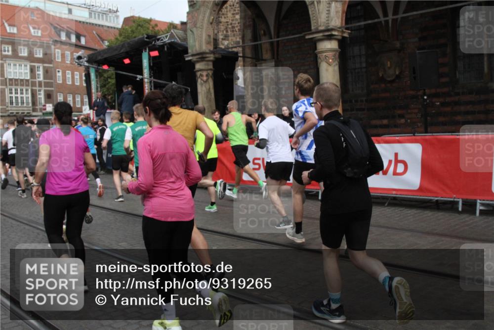05.10.2025 - 20. swb-Marathon Bremen Yannick Fuchs http://msf.ph/oto/9319265 05.10.2025 11:35:17 Ziel  meine-sportfotos.de