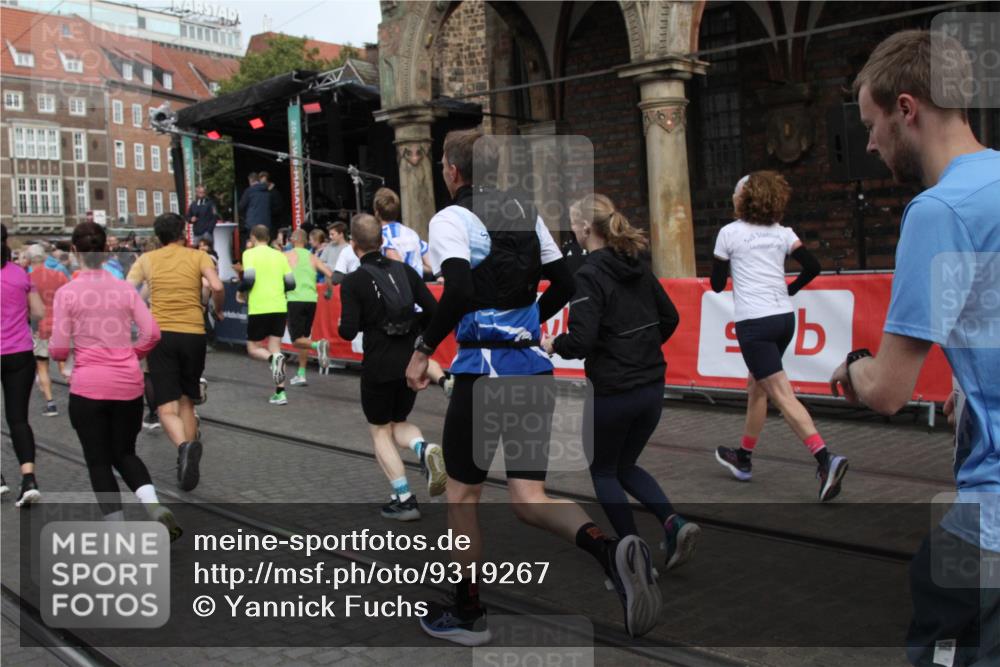05.10.2025 - 20. swb-Marathon Bremen Yannick Fuchs http://msf.ph/oto/9319267 05.10.2025 11:35:17 Ziel  meine-sportfotos.de
