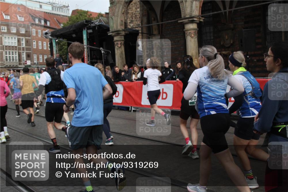 05.10.2025 - 20. swb-Marathon Bremen Yannick Fuchs http://msf.ph/oto/9319269 05.10.2025 11:35:18 Ziel  meine-sportfotos.de