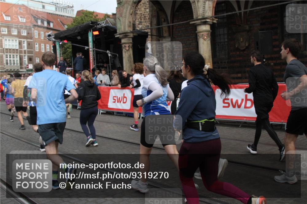 05.10.2025 - 20. swb-Marathon Bremen Yannick Fuchs http://msf.ph/oto/9319270 05.10.2025 11:35:19 Ziel  meine-sportfotos.de