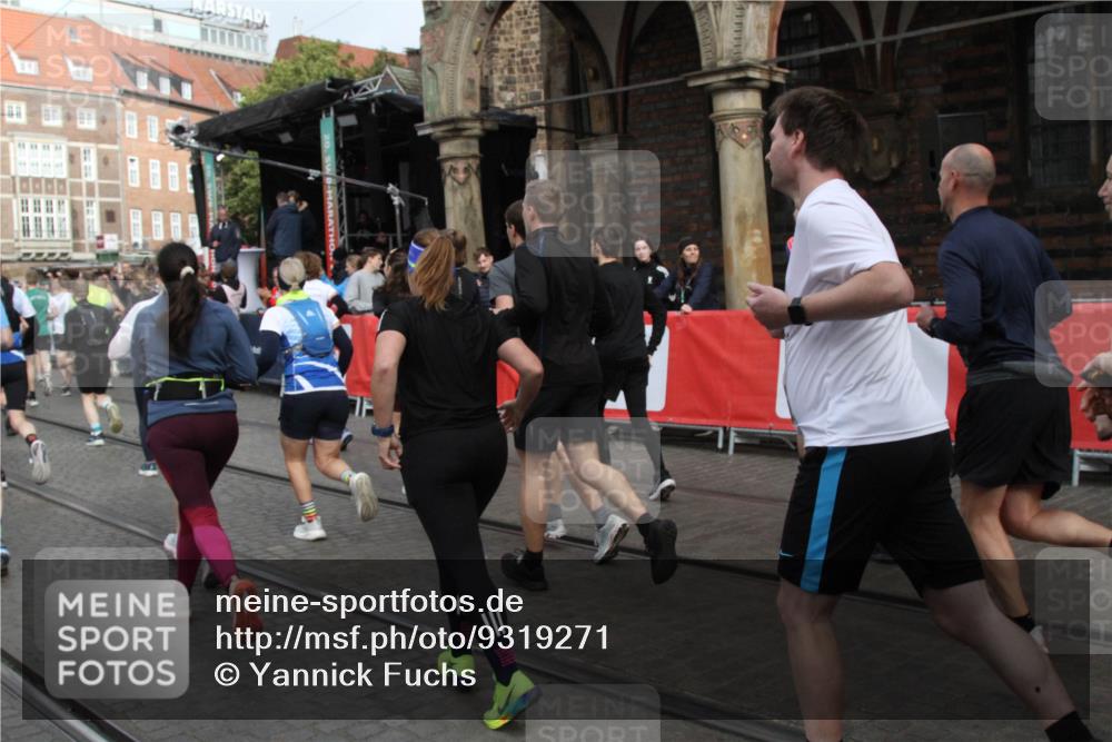 05.10.2025 - 20. swb-Marathon Bremen Yannick Fuchs http://msf.ph/oto/9319271 05.10.2025 11:35:20 Ziel  meine-sportfotos.de
