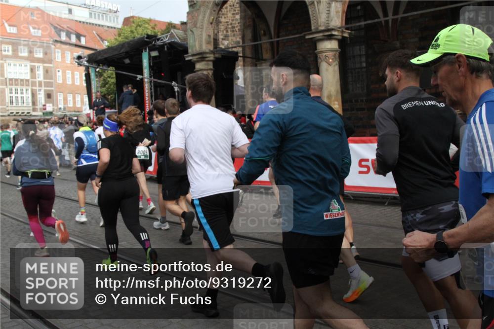 05.10.2025 - 20. swb-Marathon Bremen Yannick Fuchs http://msf.ph/oto/9319272 05.10.2025 11:35:20 Ziel  meine-sportfotos.de