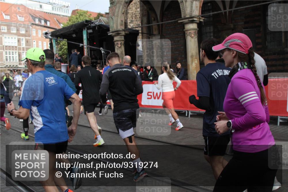 05.10.2025 - 20. swb-Marathon Bremen Yannick Fuchs http://msf.ph/oto/9319274 05.10.2025 11:35:21 Ziel  meine-sportfotos.de